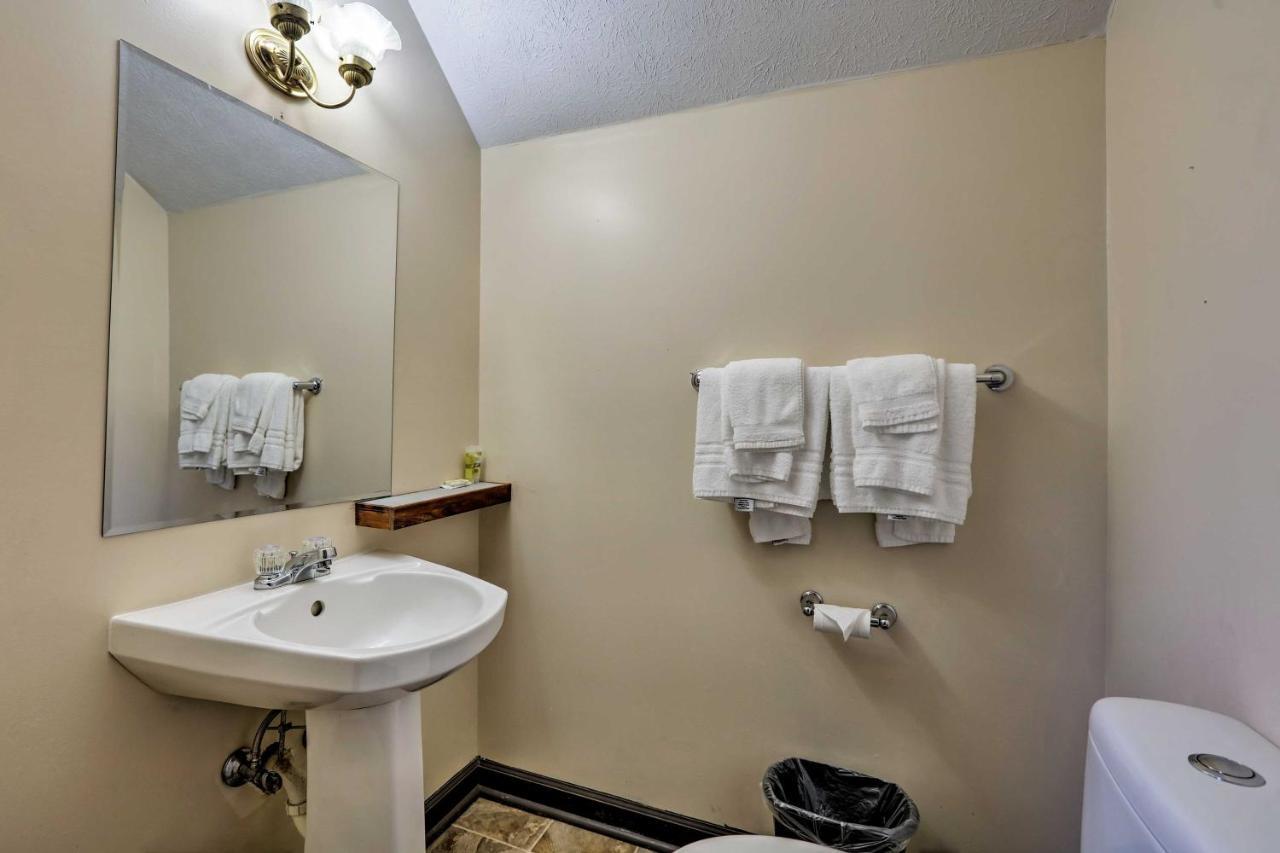 Burkesville Apt With Deck, Views And Pool Access! Bagian luar foto