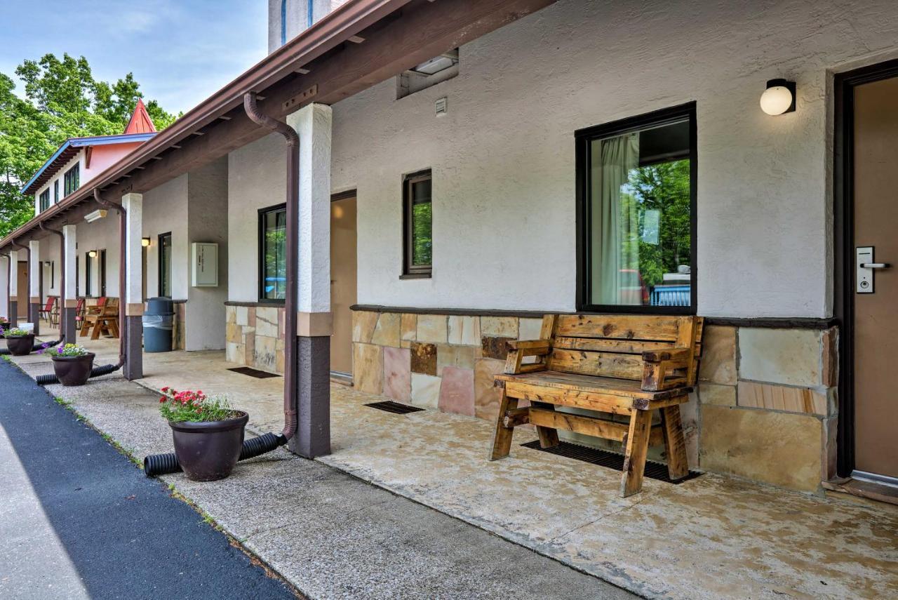 Burkesville Apt With Deck, Views And Pool Access! Bagian luar foto