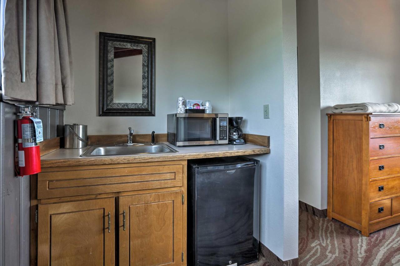 Burkesville Apt With Deck, Views And Pool Access! Bagian luar foto